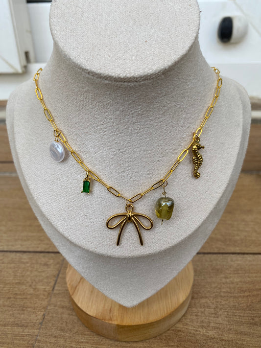 Bow Necklace